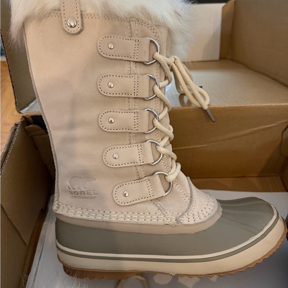 LIKE NEW JOAN OF ARCTIC™ WOMEN'S WATERPROOF BOOT - Picture 9 of 10